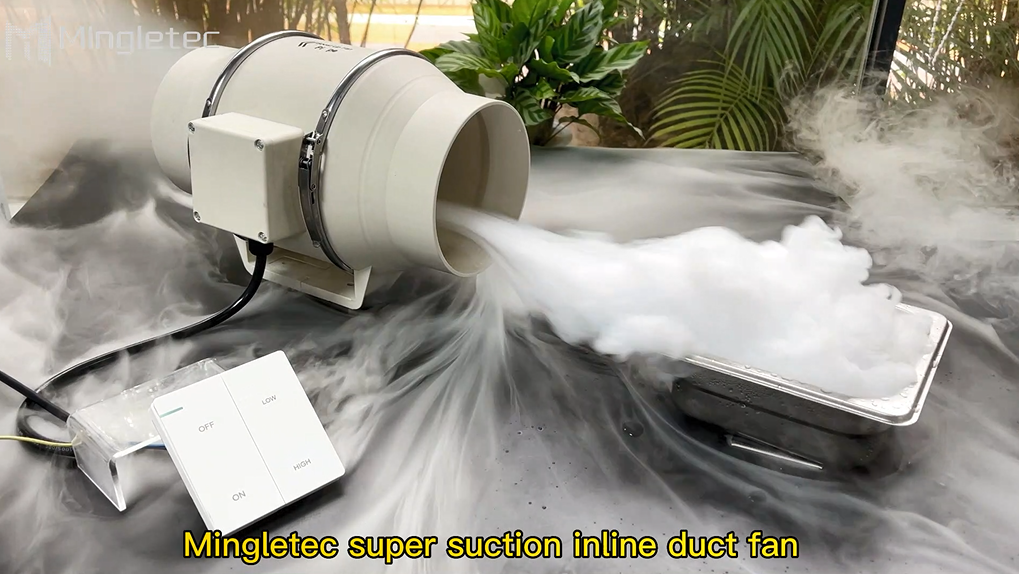 El baño de la cocina utiliza un ventilador de conducto en línea de alta eficiencia